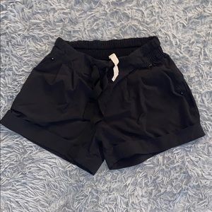 Lululemon Cuffed Shorts. size 4 (small) , black